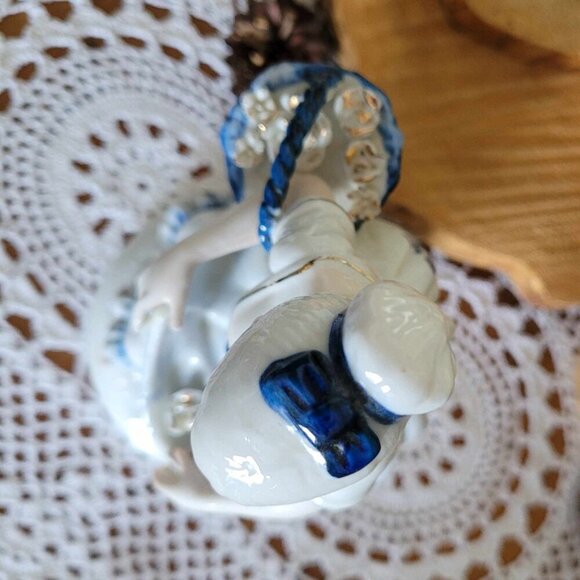 Vintage Porcelain Figurine - Delft Blue Style - Romantic Victorian Young Woman - Picture 8 of 16